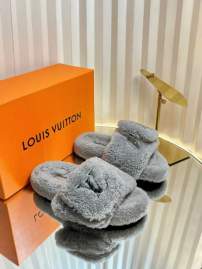 Picture of Louis Vuitton Slippers _SKULVsz35-40mnq1110525